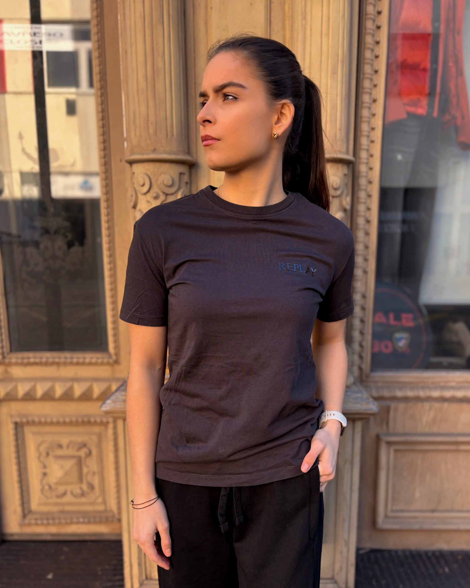 DÁMSKÉ TRIČKO REPLAY S LOGEM NA HRUDNÍKU