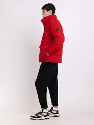 FÉRFI RÖVID, STEPPELT KABÁT MAGAS GALLÉRRAL