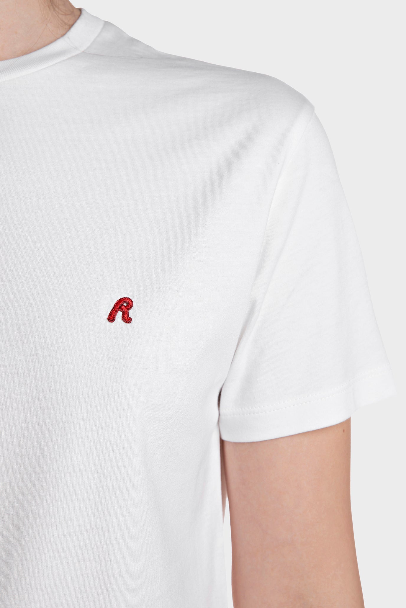 REPLAY DÁMSKÉ TRIČKO BĚŽNÉHO STŘIHU S VÝŠIVKOU